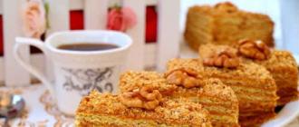 So backen Sie zu Hause einen köstlichen Honigkuchen: Schritt-für-Schritt-Rezepte mit Fotos