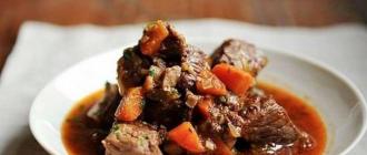 Stew with prunes: a recipe for an original dish