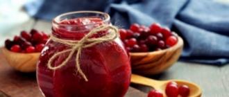 Cum se prepară dulceață de mere și lingonberry?