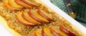 أرز مع تفاح  وصفات الطبخ.  التفاح المخبوز مع الأرز طريقة خبز التفاح مع الأرز والفاكهة في الفرن