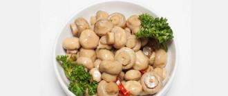 Молода картопля з грибами