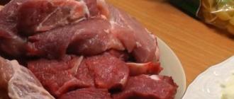 المعكرونة مع اللحم المفروم في مقلاة