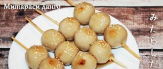 Mitarashi Dango - ένα απλό και νόστιμο επιδόρπιο ιαπωνικά γλυκά μπάλες σε ένα ραβδί