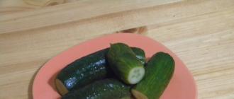Lettsaltede agurker: tre raske oppskrifter og matlagingstriks