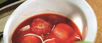 Проста рецепта без стерилизация на домати в доматен сок. Домати в доматен сок е добра рецепта.