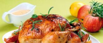 Przepisy na gotowanie całego kurczaka w piekarniku, kuchence mikrofalowej i wolnej kuchence