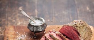 Roast beef in the oven: a classic recipe and more