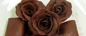 Πώς να φτιάξετε ένα τριαντάφυλλο, ένα τριαντάφυλλο από σοκολάτα;