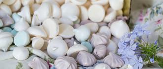 Сонгодог meringue жор: хоол хийх бүх нууц
