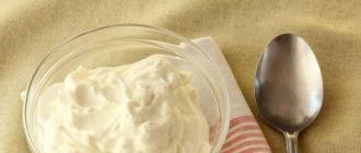 Cum să faci iaurt grecesc acasă Cum să faci iaurt grecesc într-un aparat de iaurt
