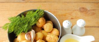 Smażone ziemniaki z ziołami i czosnkiem przepis ze zdjęciem Jak smażyć ziemniaki z czosnkiem na patelni